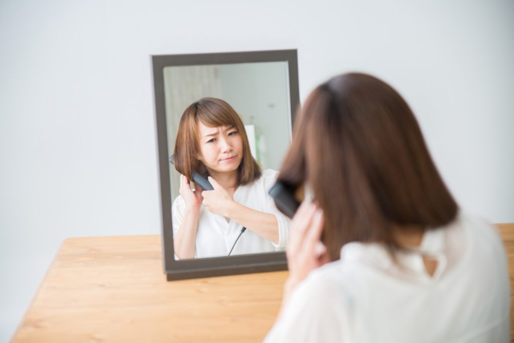 セルフカット 美容師って自分の髪はどうするの 自分で切るの K Beauty